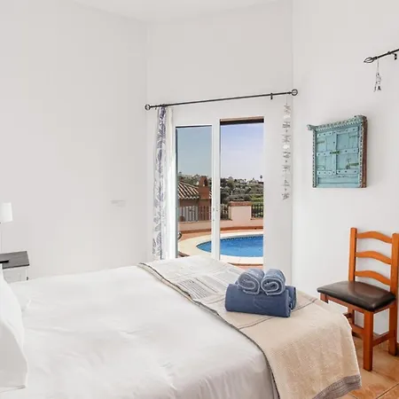 Tamango Hill, * Nerja